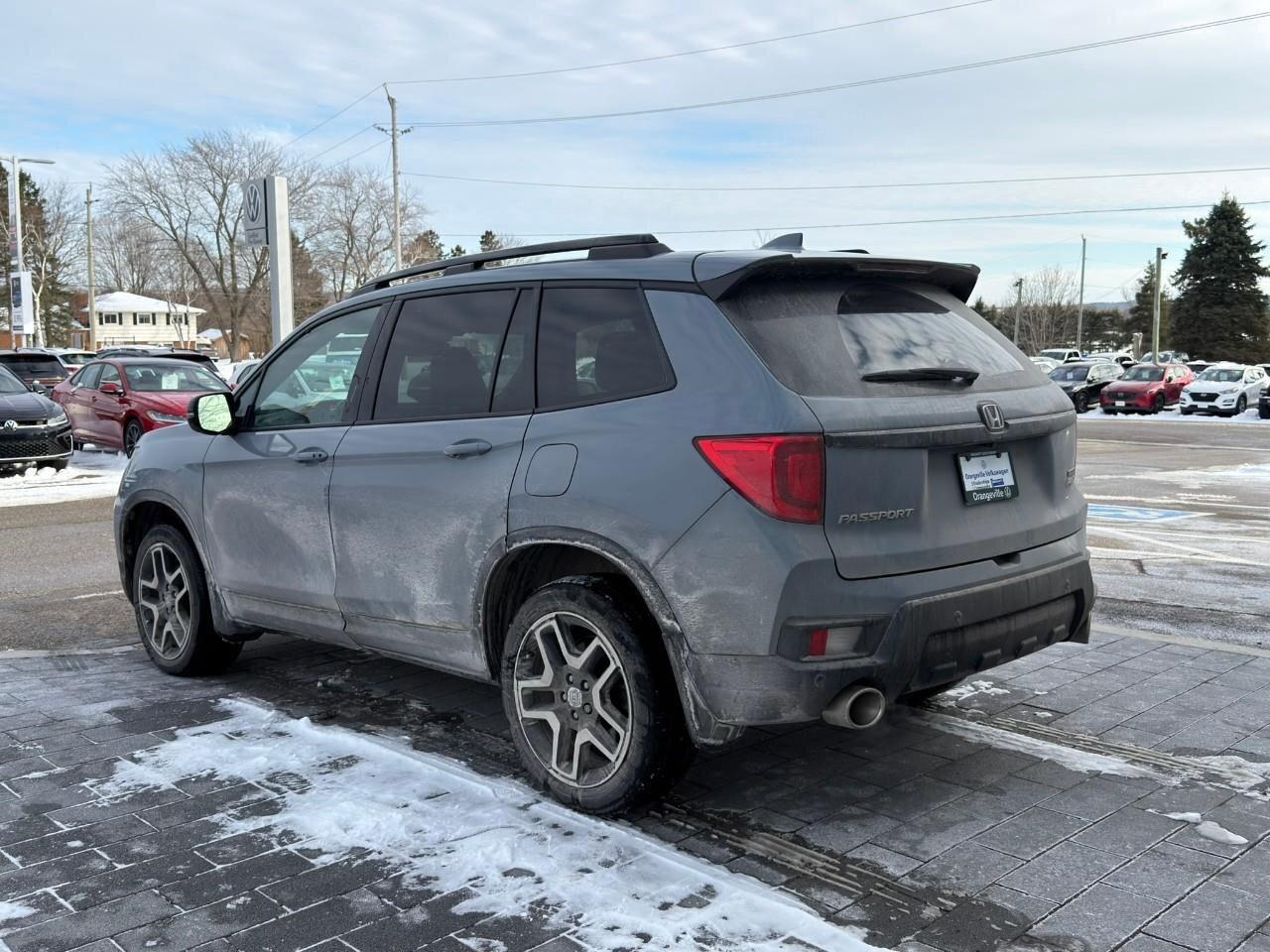 2023 Honda Passport TouringACCIDENT-FREE, HTD + CLD SEATS, SUNROOF, NA Photo