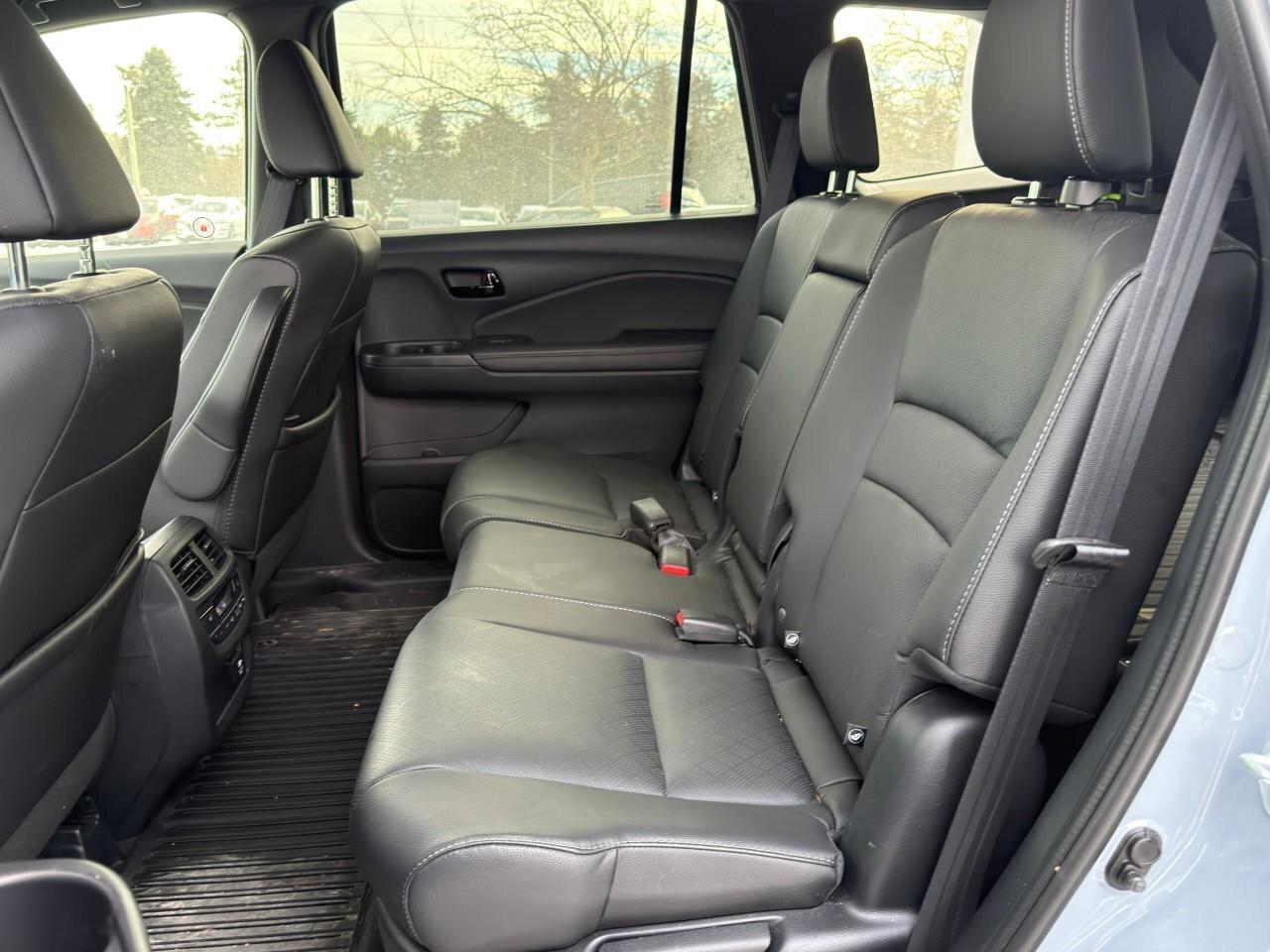 2023 Honda Passport TouringACCIDENT-FREE, HTD + CLD SEATS, SUNROOF, NA Photo