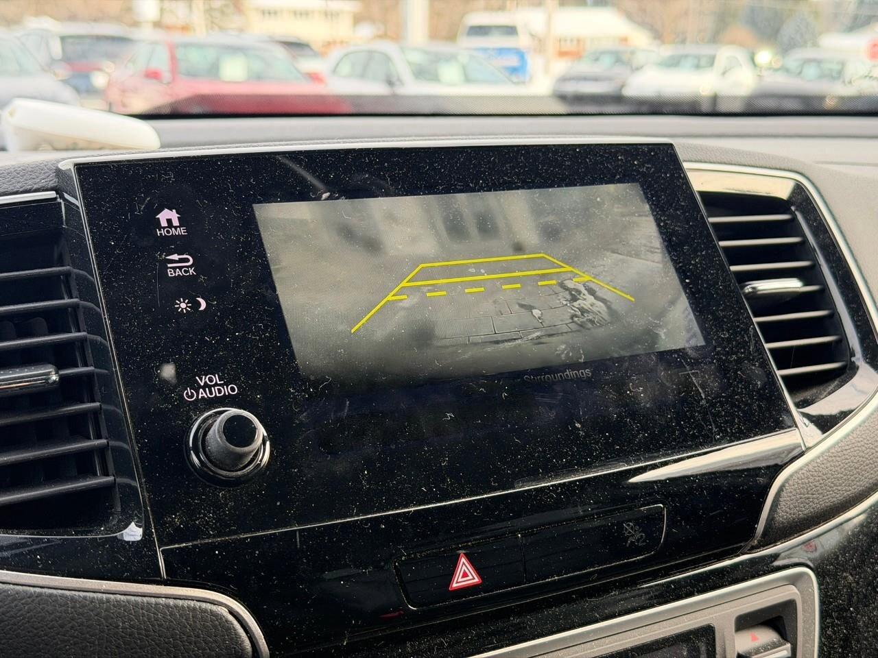 2023 Honda Passport TouringACCIDENT-FREE, HTD + CLD SEATS, SUNROOF, NA Photo