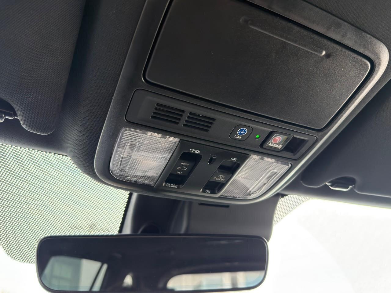 2023 Honda Passport TouringACCIDENT-FREE, HTD + CLD SEATS, SUNROOF, NA Photo