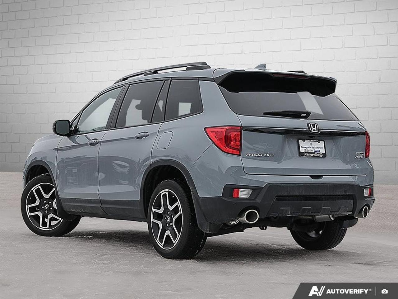 2023 Honda Passport TouringACCIDENT-FREE, HTD + CLD SEATS, SUNROOF, NA Photo3