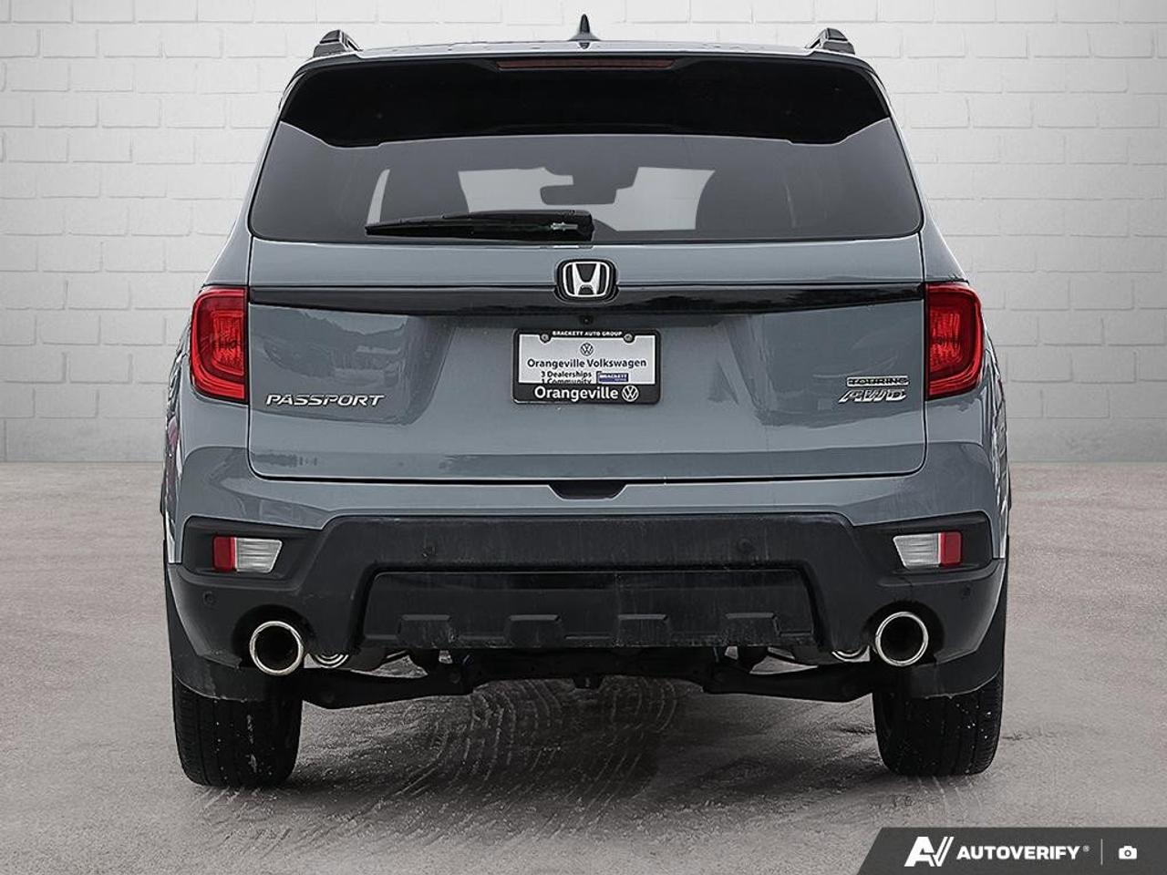 2023 Honda Passport TouringACCIDENT-FREE, HTD + CLD SEATS, SUNROOF, NA Photo