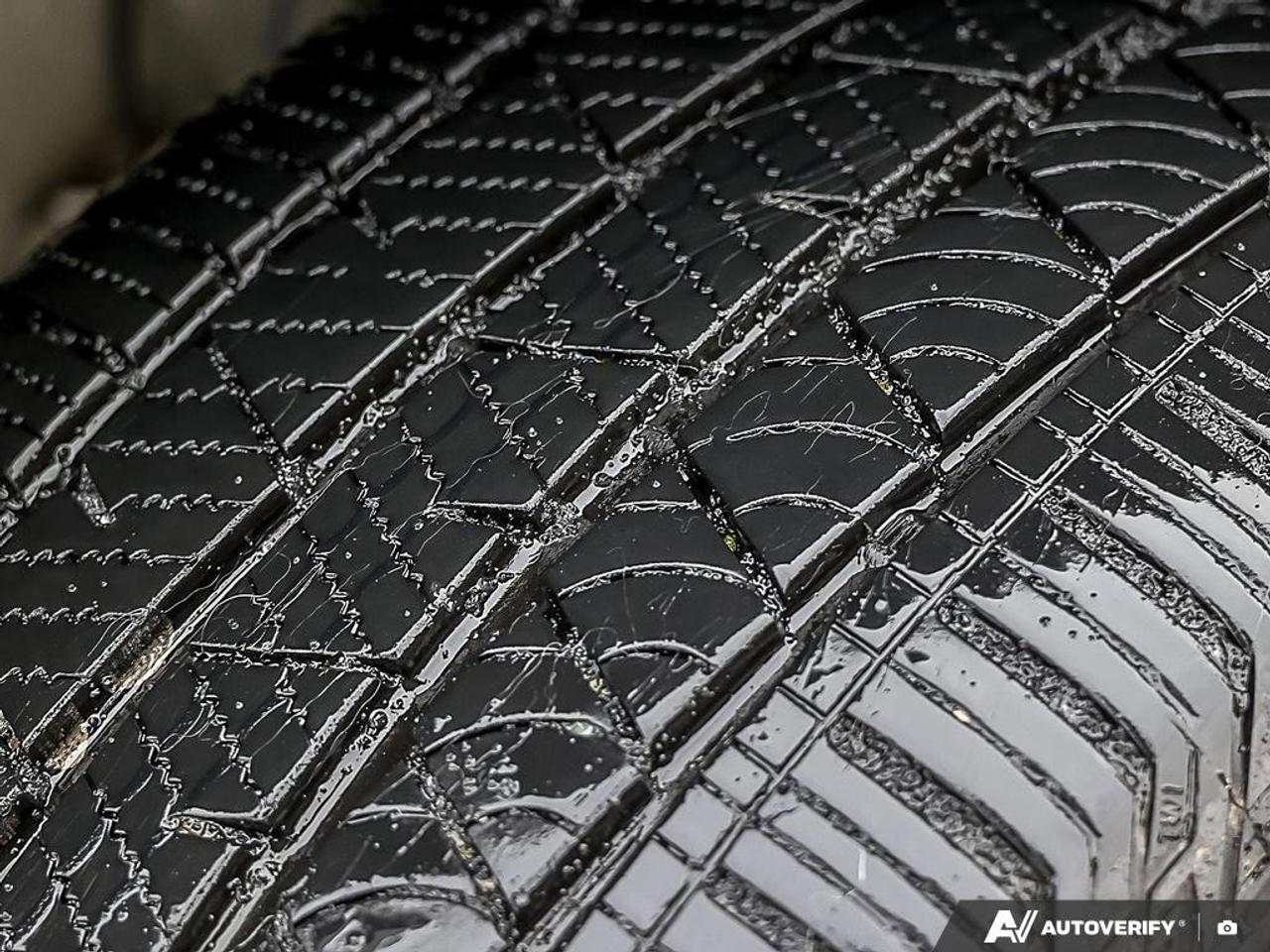 2023 Honda Passport TouringACCIDENT-FREE, HTD + CLD SEATS, SUNROOF, NA Photo