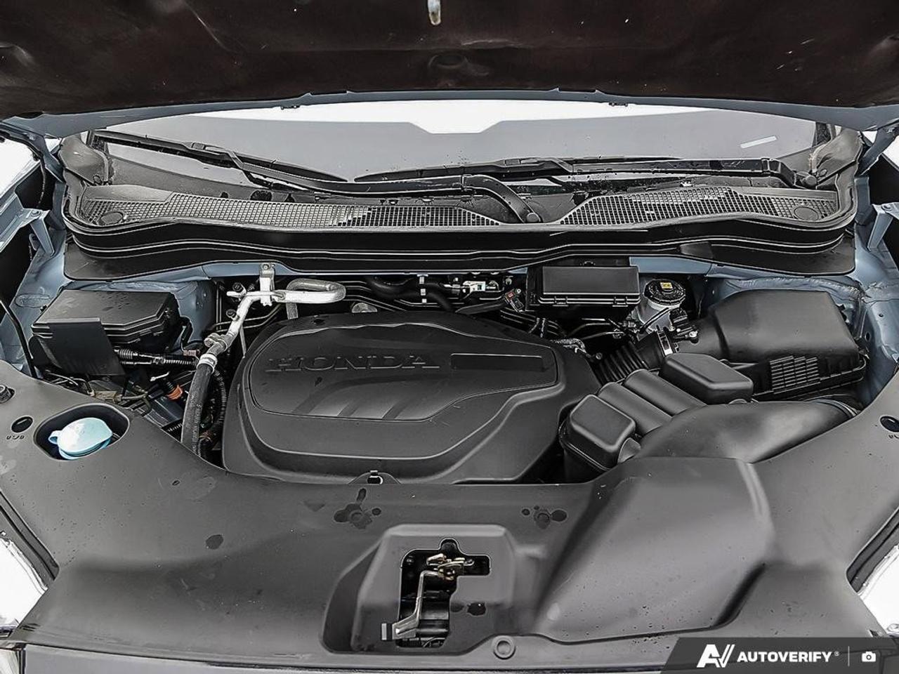 2023 Honda Passport TouringACCIDENT-FREE, HTD + CLD SEATS, SUNROOF, NA Photo