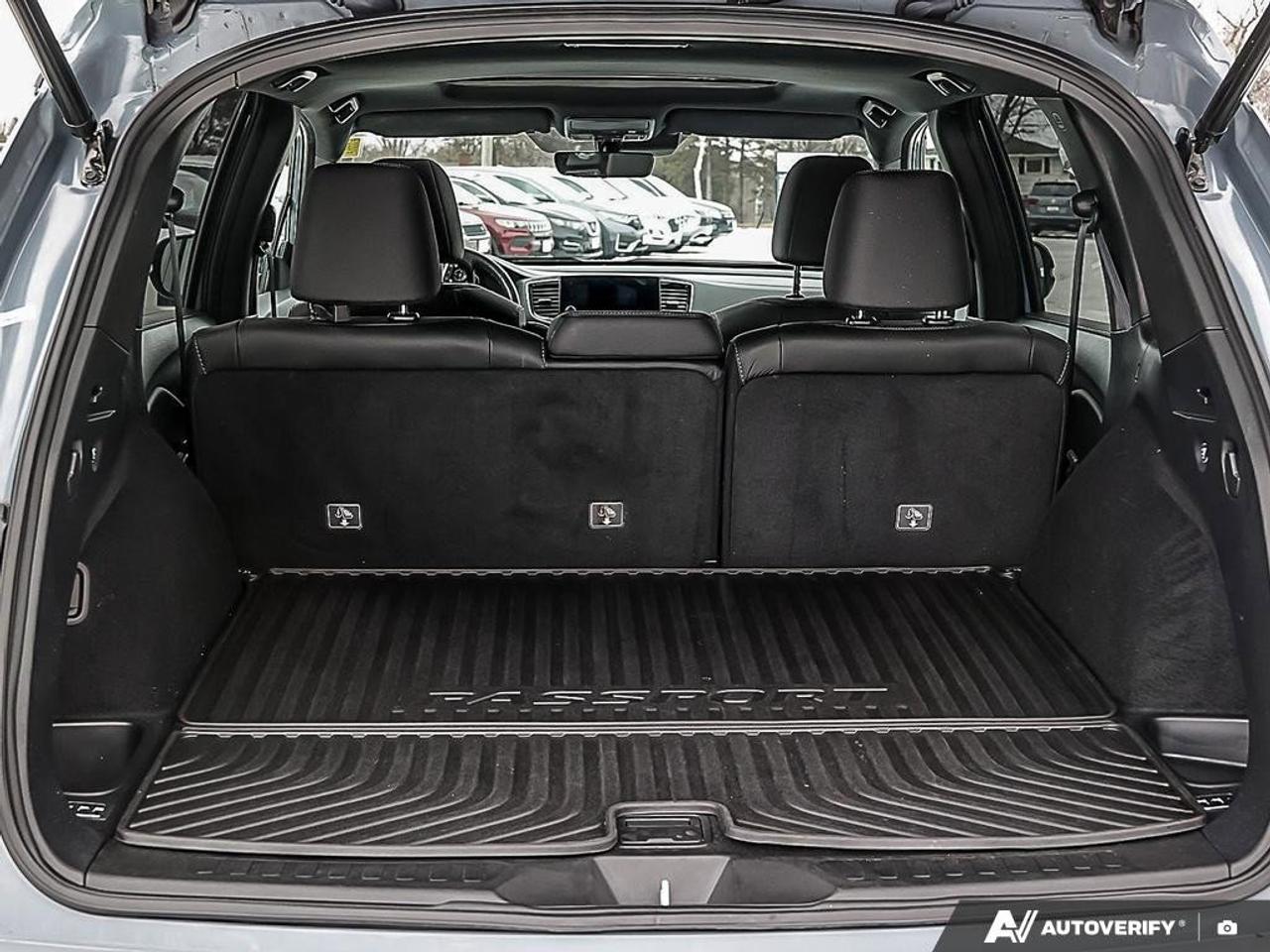 2023 Honda Passport TouringACCIDENT-FREE, HTD + CLD SEATS, SUNROOF, NA Photo