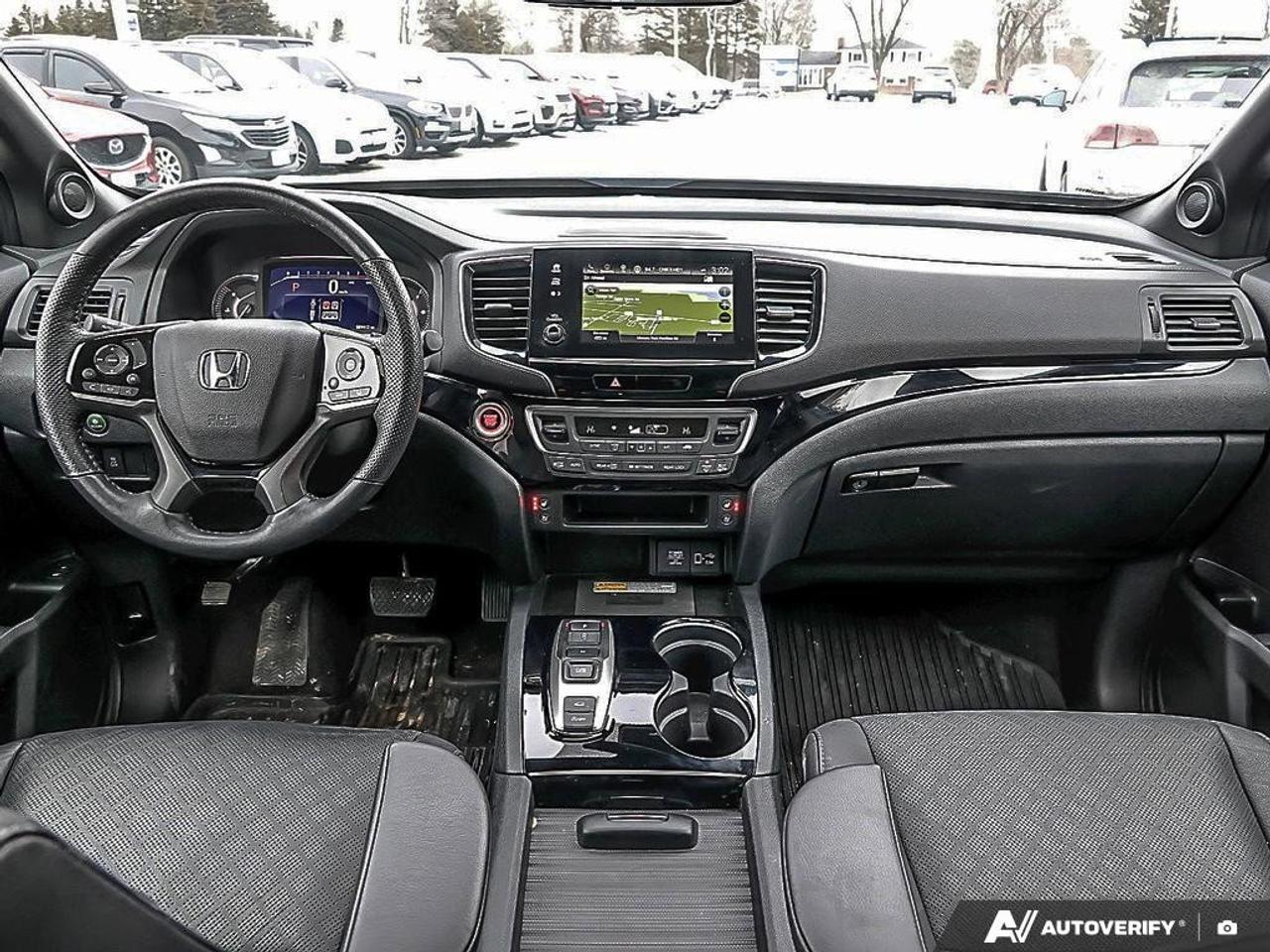 2023 Honda Passport TouringACCIDENT-FREE, HTD + CLD SEATS, SUNROOF, NA Photo