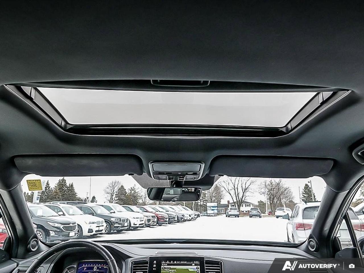 2023 Honda Passport TouringACCIDENT-FREE, HTD + CLD SEATS, SUNROOF, NA Photo