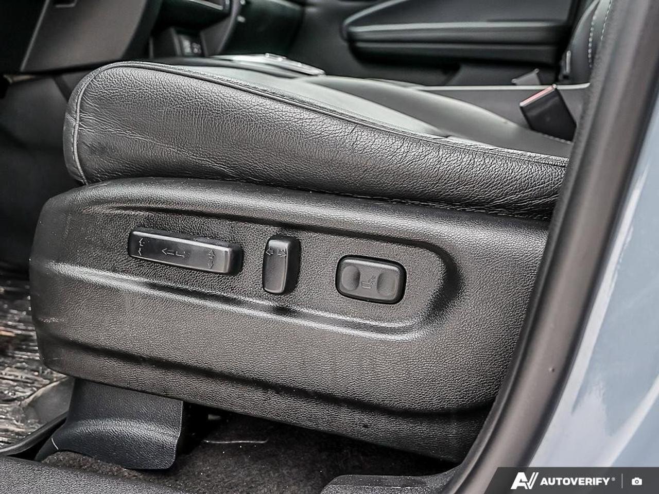 2023 Honda Passport TouringACCIDENT-FREE, HTD + CLD SEATS, SUNROOF, NA Photo