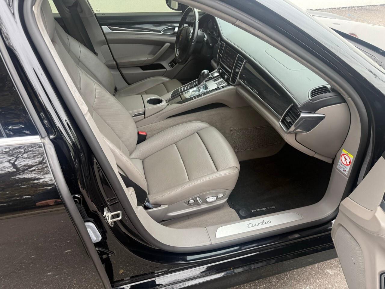 2010 Porsche Panamera 4dr HB Turbo 2010 Panamera Turbo extra clean 72,00 Photo