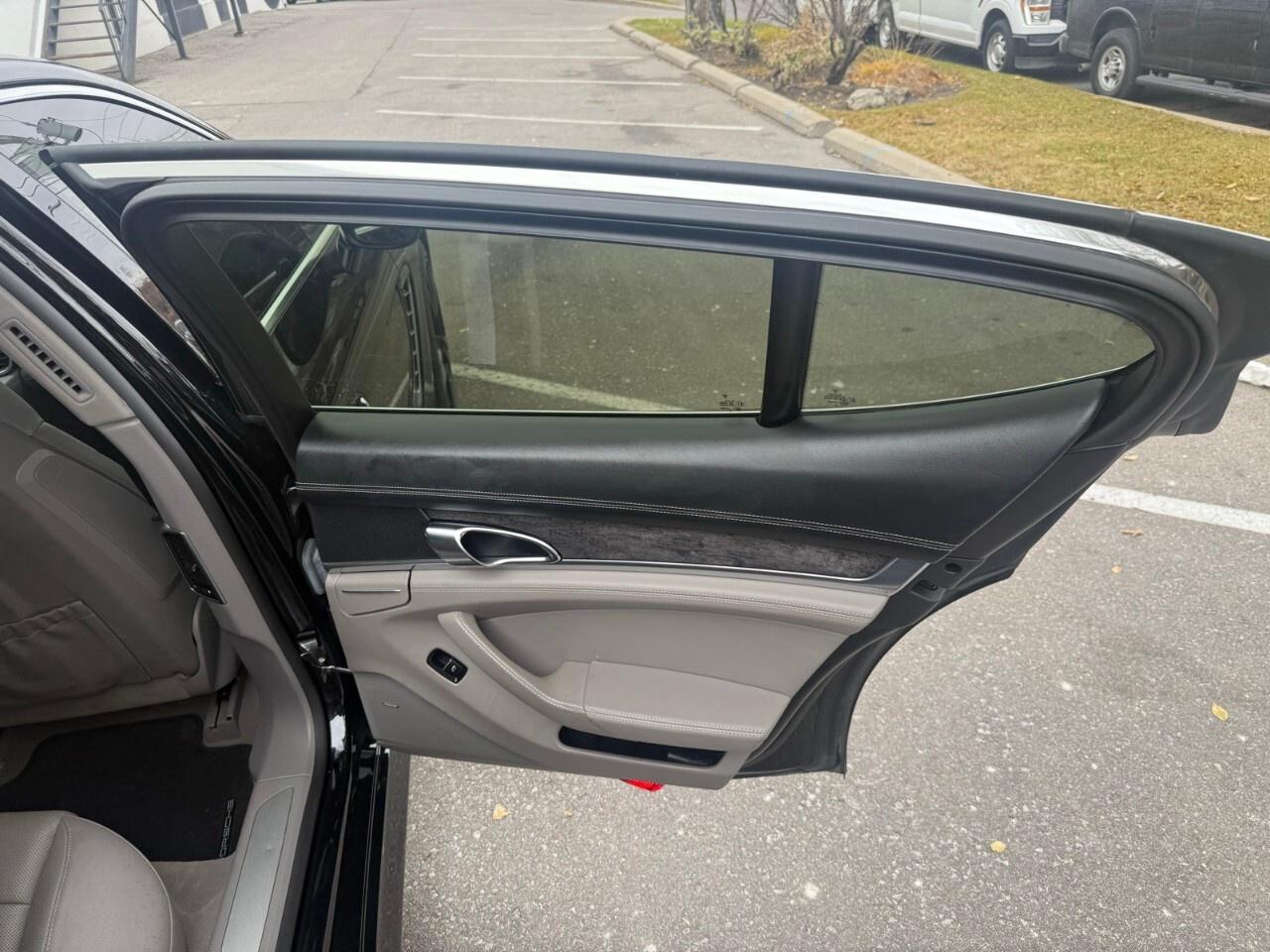 2010 Porsche Panamera 4dr HB Turbo 2010 Panamera Turbo extra clean 72,00 Photo