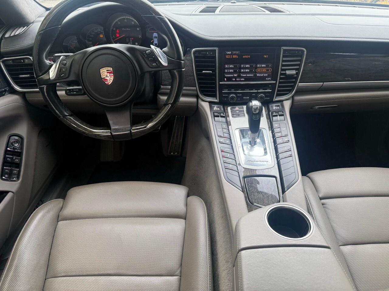 2010 Porsche Panamera 4dr HB Turbo 2010 Panamera Turbo extra clean 72,00 Photo