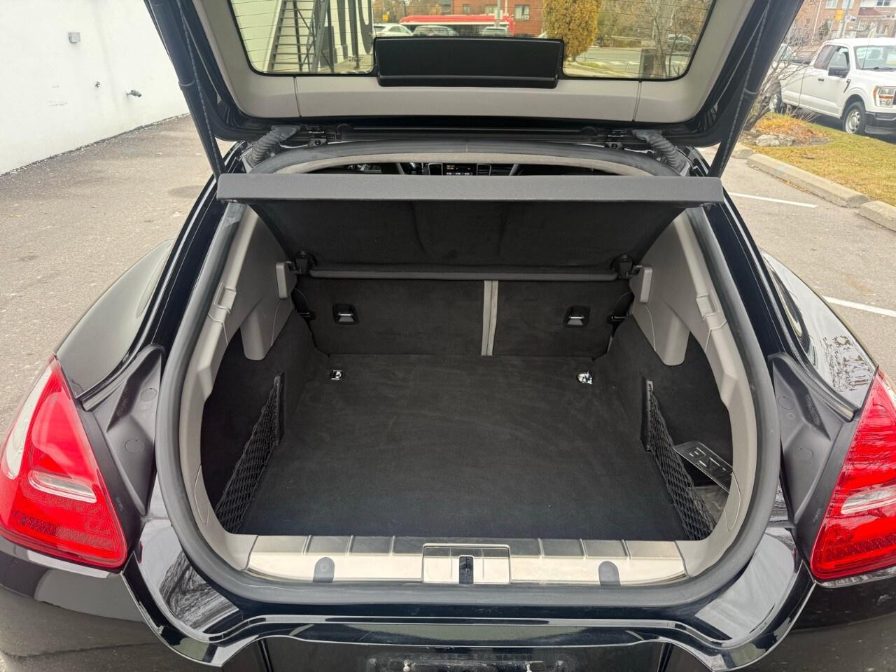 2010 Porsche Panamera 4dr HB Turbo 2010 Panamera Turbo extra clean 72,00 Photo