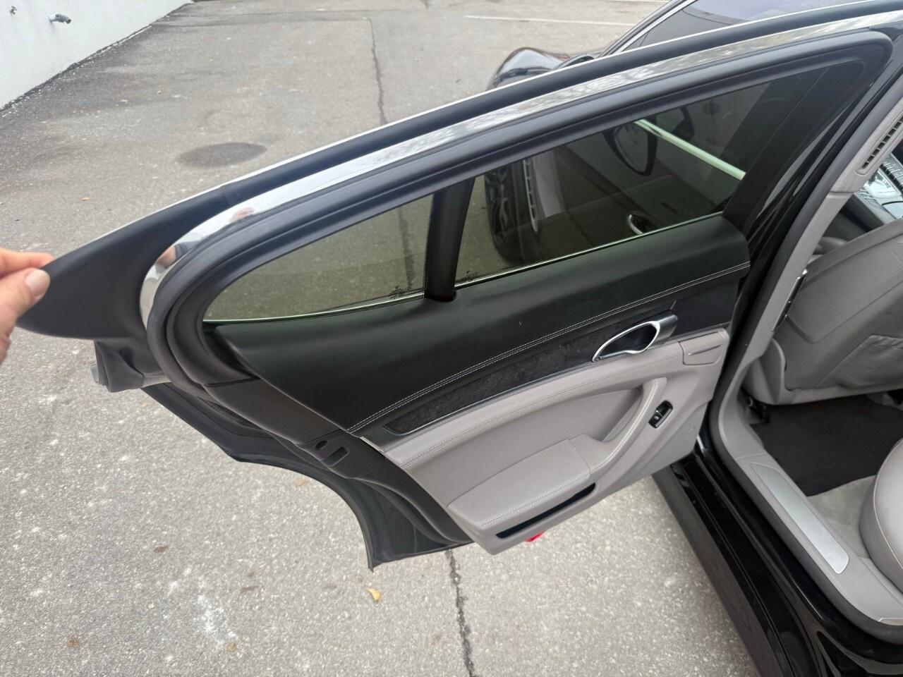 2010 Porsche Panamera 4dr HB Turbo 2010 Panamera Turbo extra clean 72,00 Photo