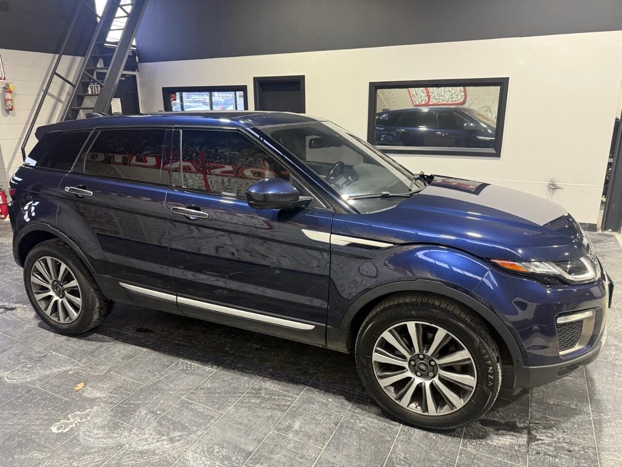 2017 Land Rover Range Rover Evoque 5dr HB HSE 2017 Range Rover Evoque HSE Photo