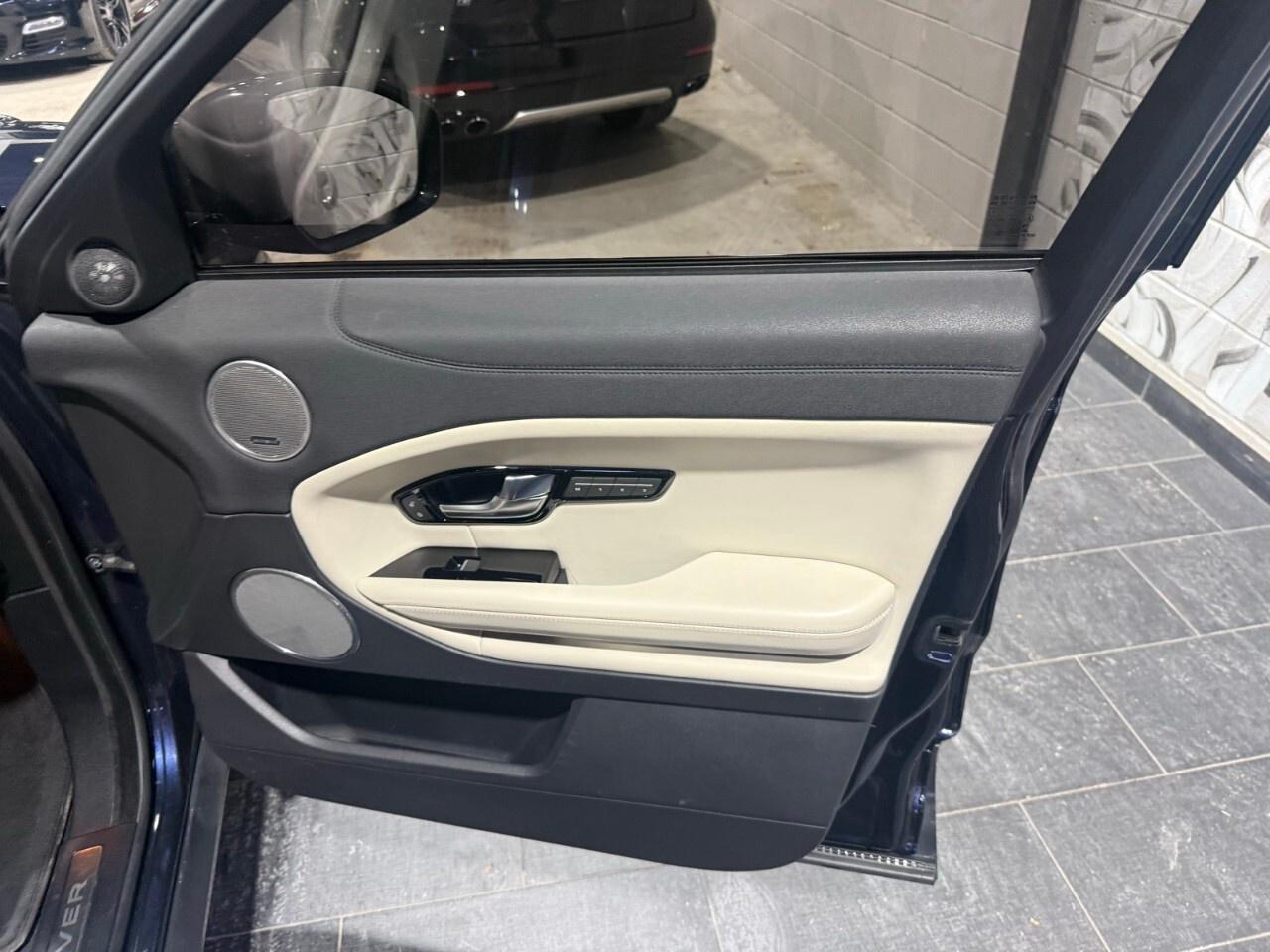 2017 Land Rover Range Rover Evoque 5dr HB HSE 2017 Range Rover Evoque HSE Photo