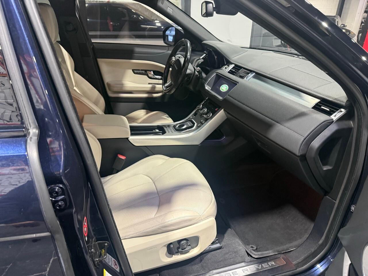 2017 Land Rover Range Rover Evoque 5dr HB HSE 2017 Range Rover Evoque HSE Photo