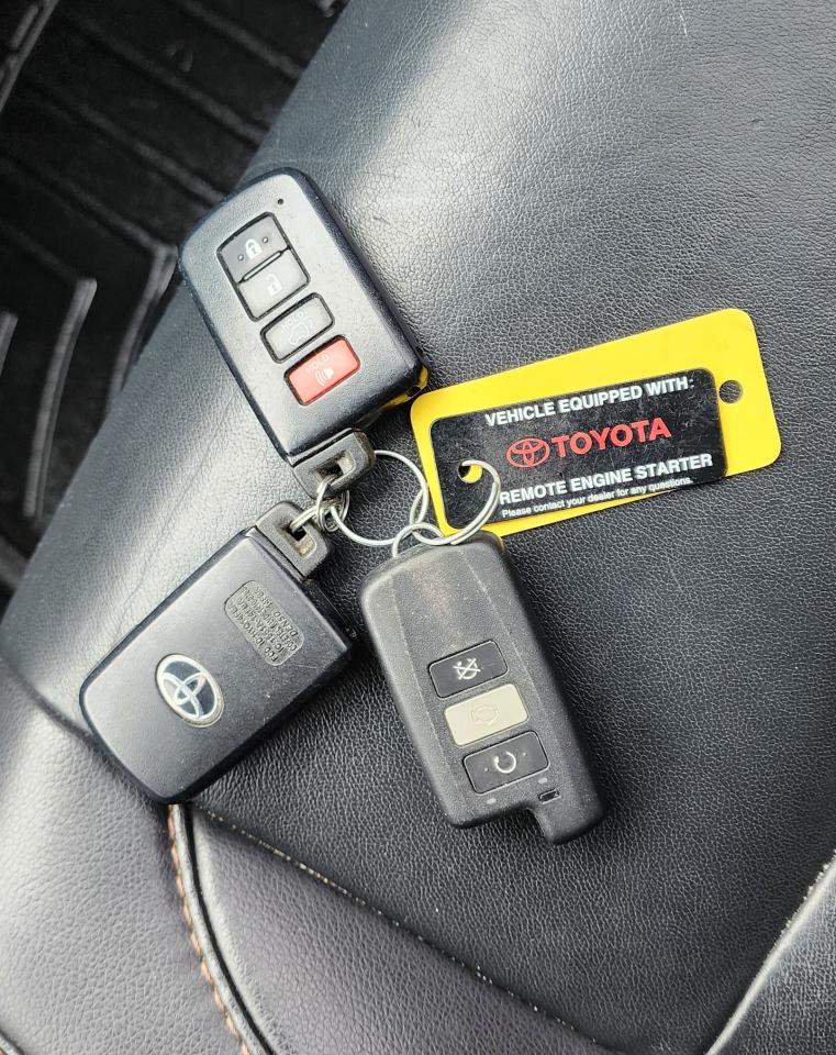 2019 Toyota Highlander Hybrid XLE AWD, FREE OF ACCIDENTS, ONE OWNER Photo