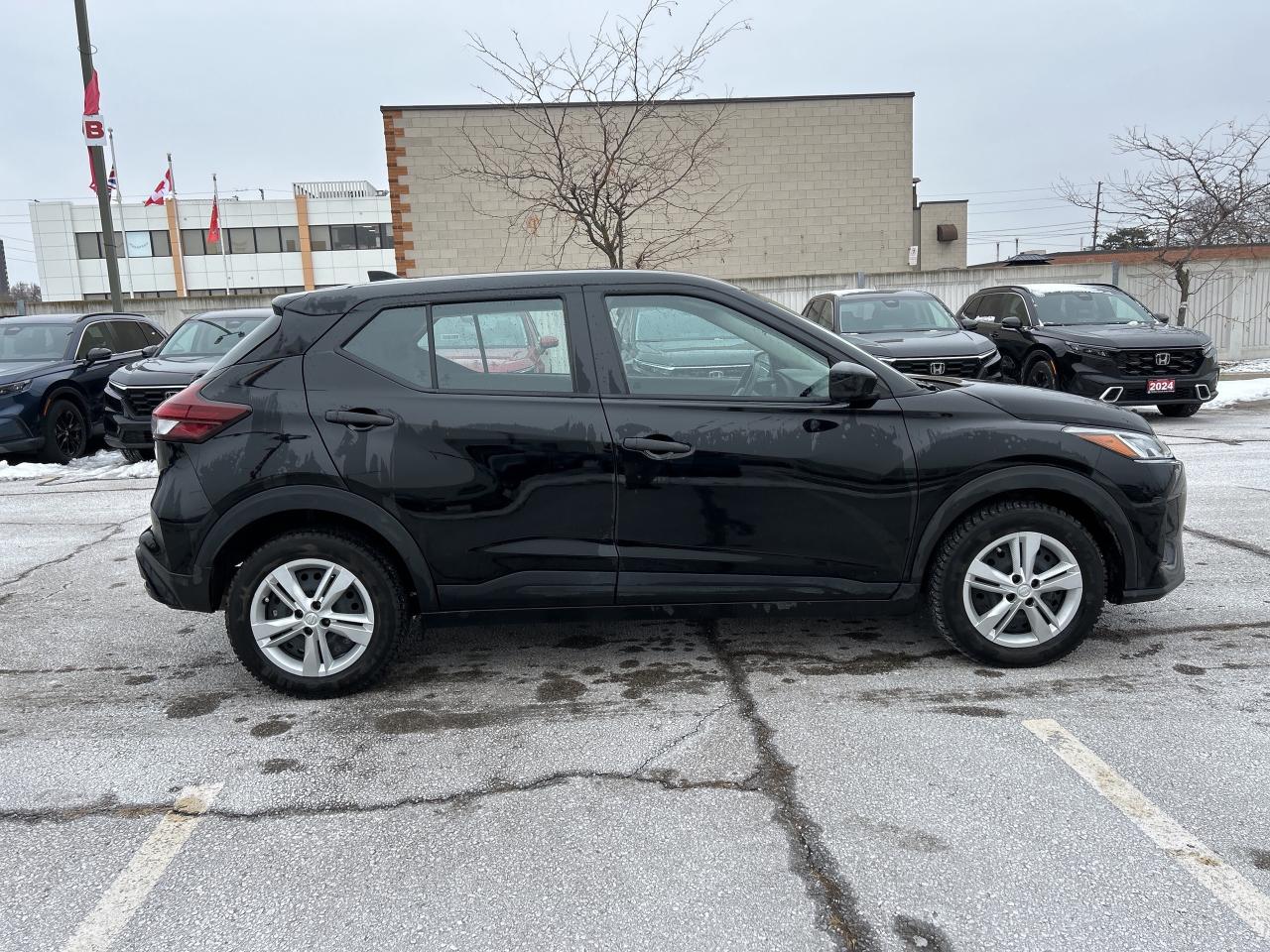 2023 Nissan Kicks S FWD CarPlay Blind Spot Rear Camera Bluetooth Photo