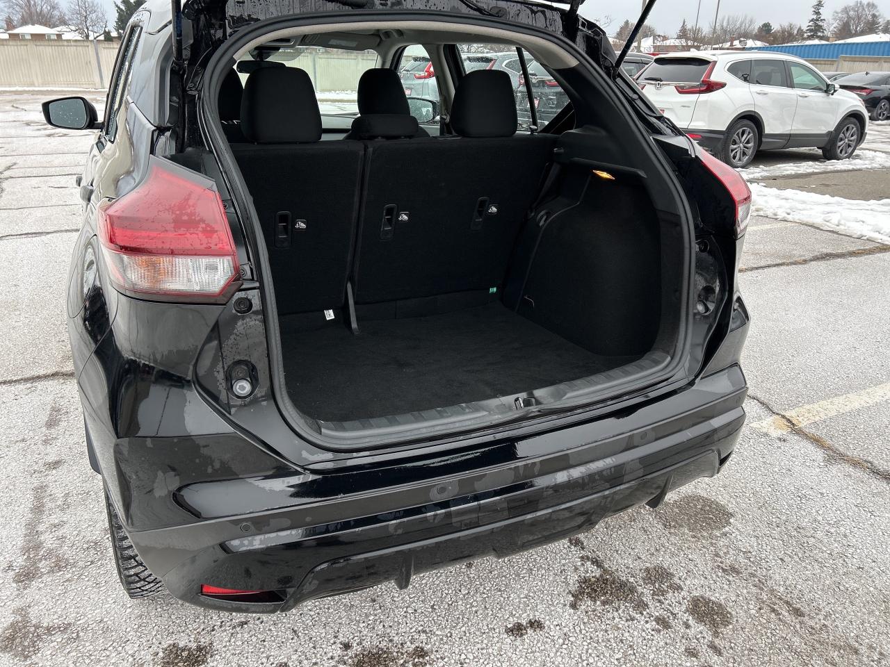 2023 Nissan Kicks S FWD CarPlay Blind Spot Rear Camera Bluetooth Photo