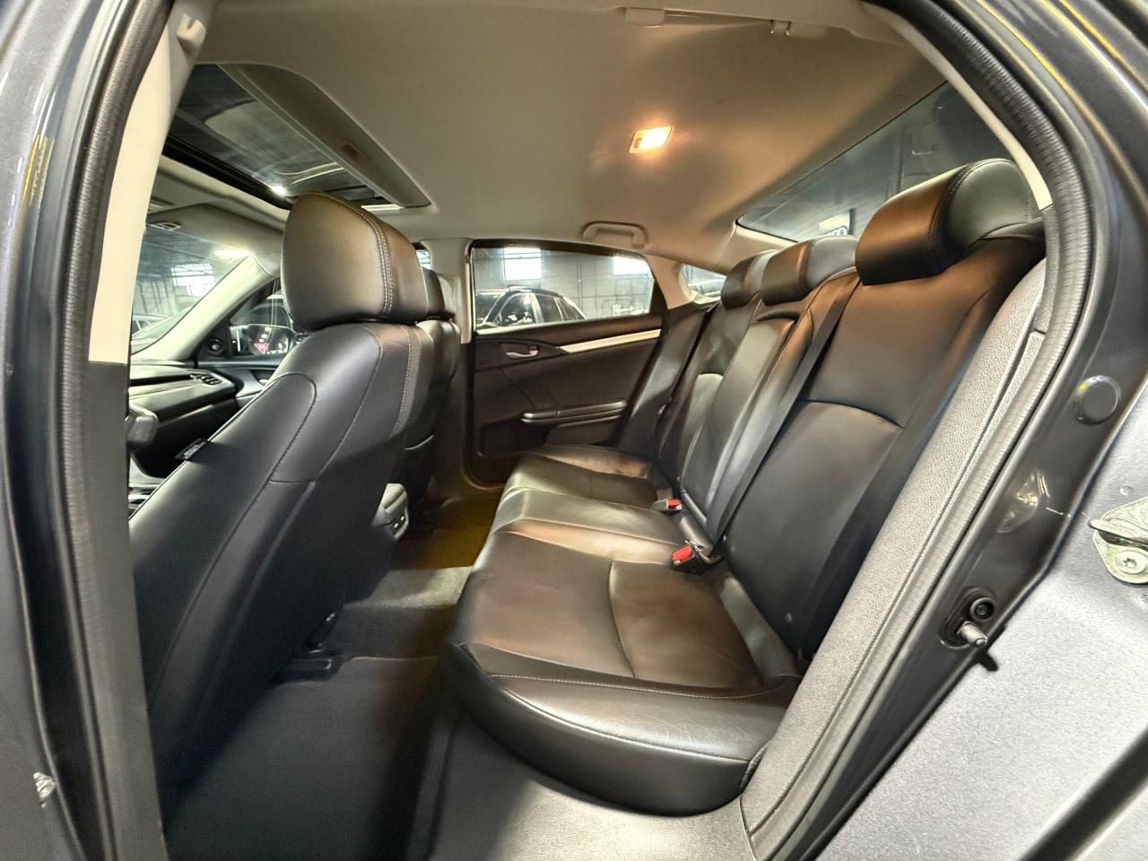 2020 Honda Civic TOURING   SUNROOF   NO ACCIDENT Photo