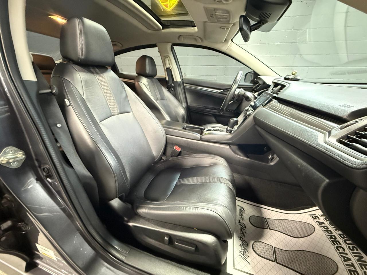 2020 Honda Civic TOURING   SUNROOF   NO ACCIDENT Photo