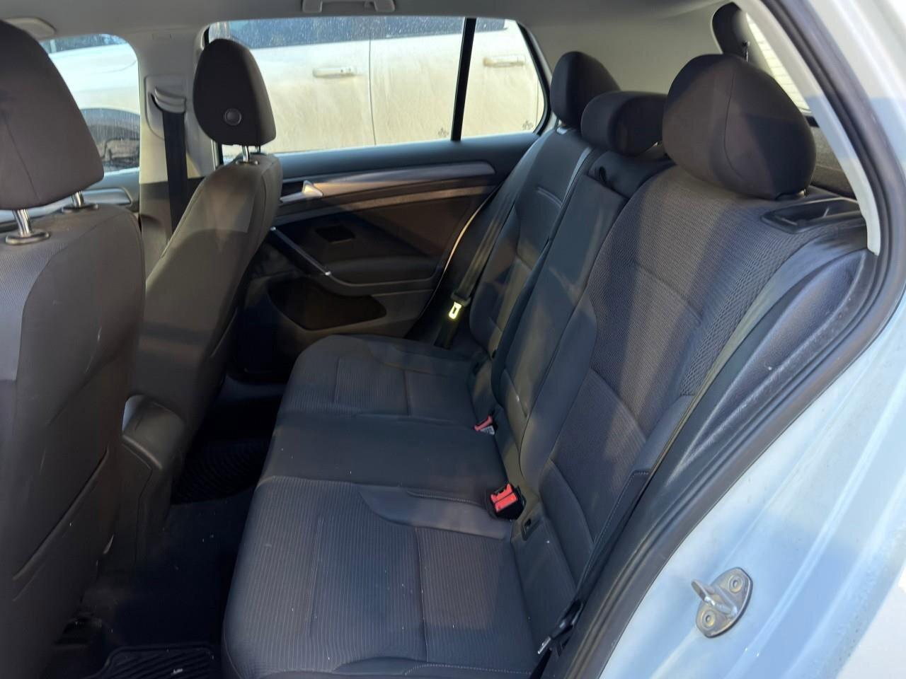 2021 Volkswagen Golf ComfortlineONE-OWNER, ACCIDENT-FREE, HTD SEATS, BA Photo