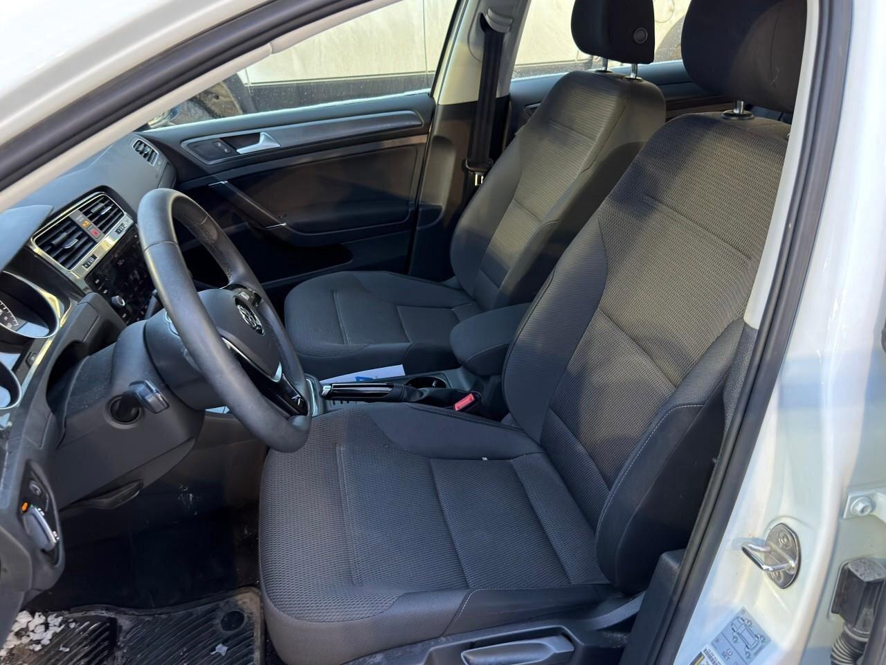 2021 Volkswagen Golf ComfortlineONE-OWNER, ACCIDENT-FREE, HTD SEATS, BA Photo