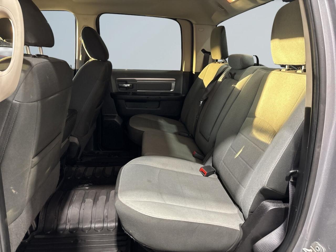 2022 RAM 1500 Classic SLT HEMI/ 57 L V8/Big Screen Android Carplay/NAVI/ Photo