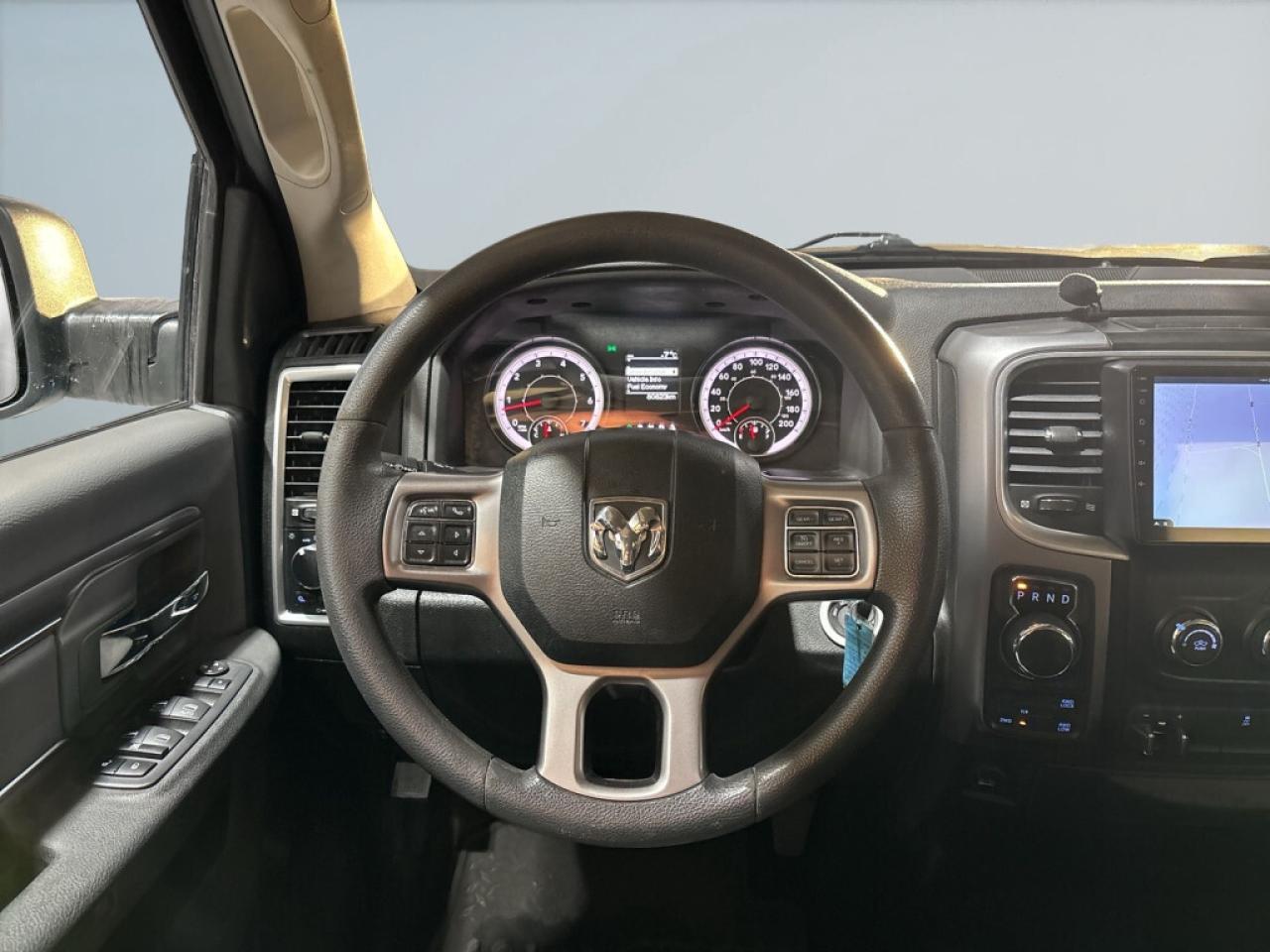 2022 RAM 1500 Classic SLT HEMI/ 57 L V8/Big Screen Android Carplay/NAVI/ Photo