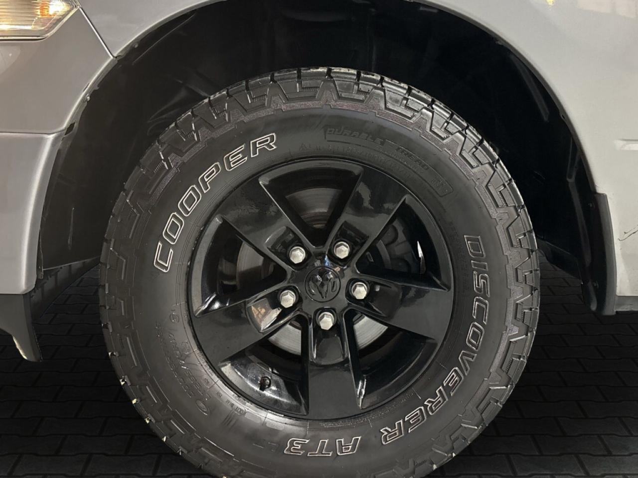 2022 RAM 1500 Classic SLT HEMI/ 57 L V8/Big Screen Android Carplay/NAVI/ Photo