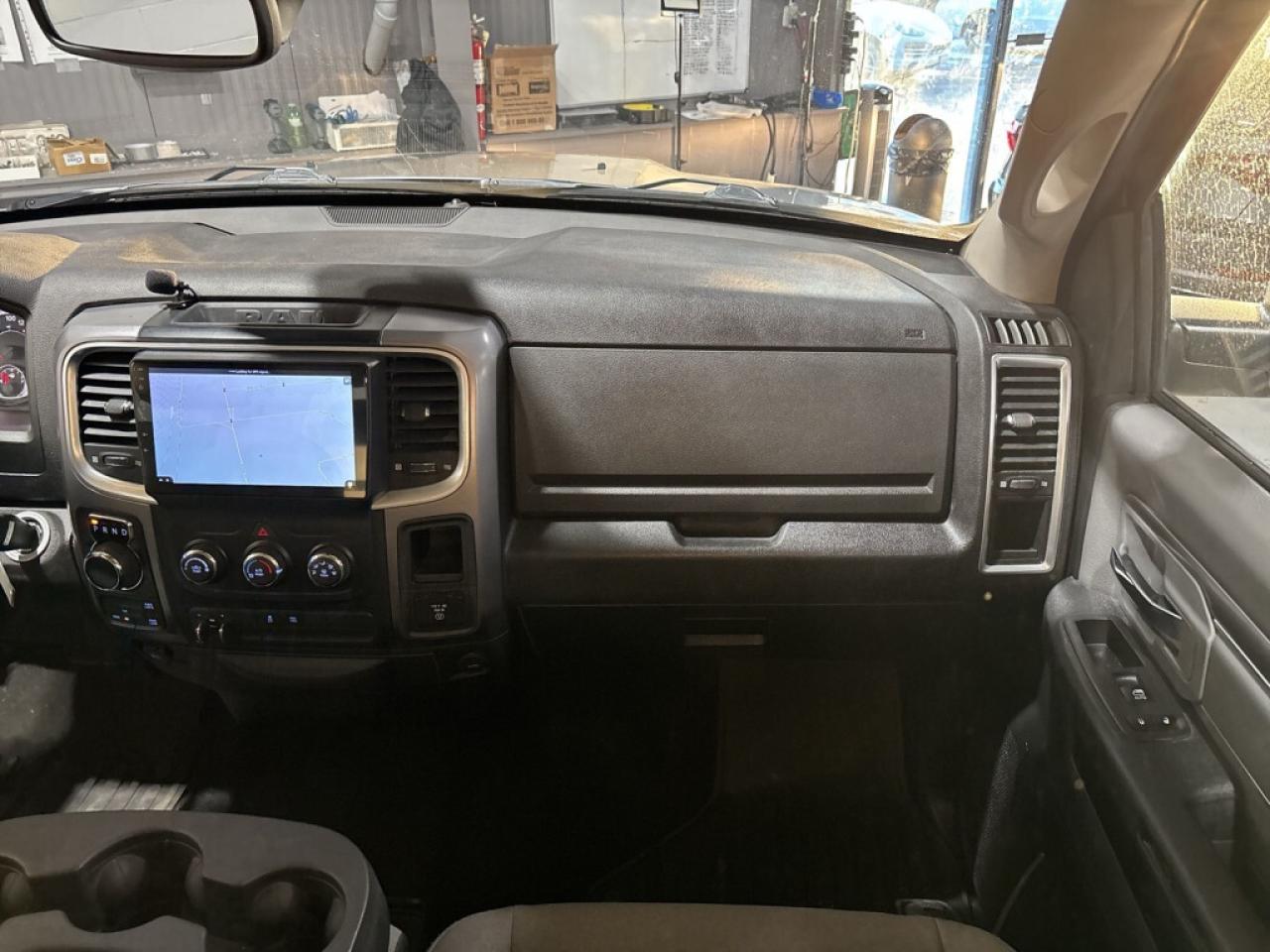 2022 RAM 1500 Classic SLT HEMI/ 57 L V8/Big Screen Android Carplay/NAVI/ Photo