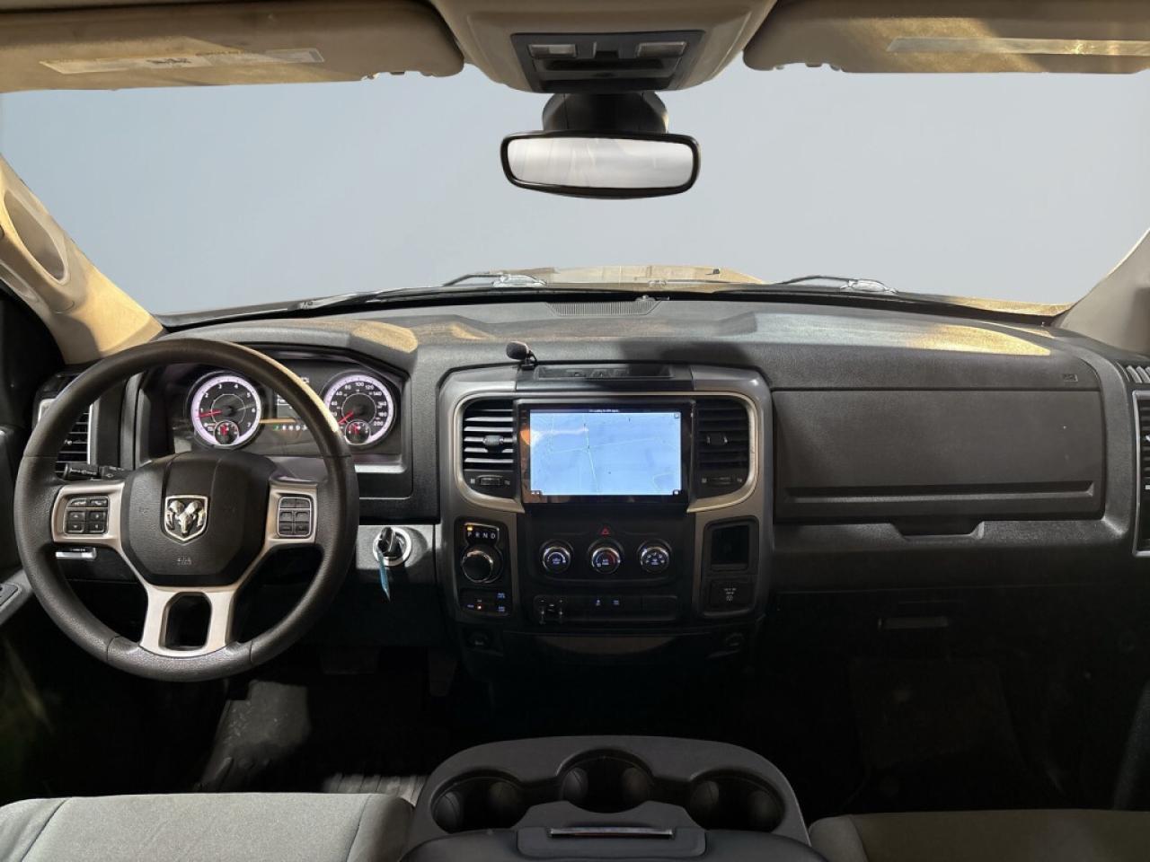 2022 RAM 1500 Classic SLT HEMI/ 57 L V8/Big Screen Android Carplay/NAVI/ Photo