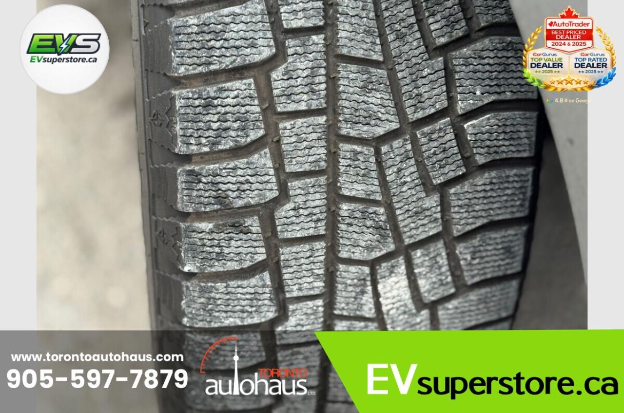 2022 Ford Edge Titanium Photo2