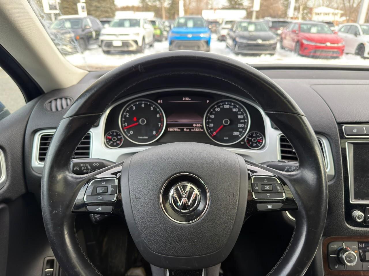 2016 Volkswagen Touareg 3.6L HighlineCERTIFIED AS-TRADED, ONE-OWNER, ACCID Photo