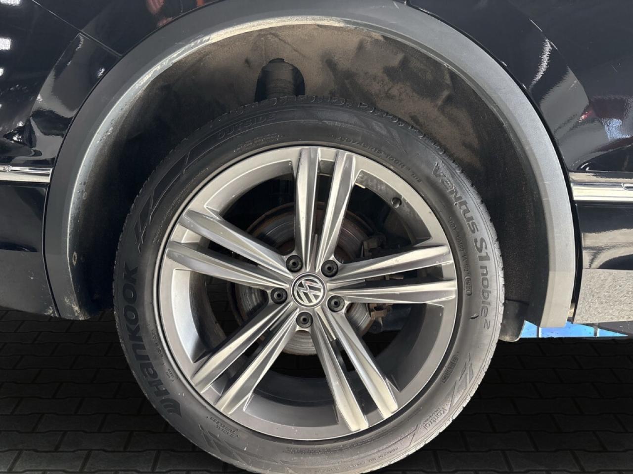 2021 Volkswagen Tiguan Highline R Line 4MOTION/Sunroof/NAVI/Leather/Drive Photo