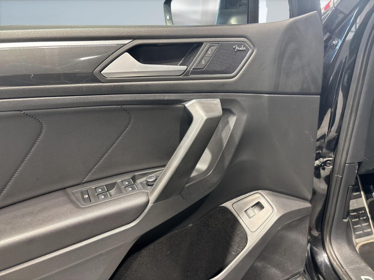 2021 Volkswagen Tiguan Highline R Line 4MOTION/Sunroof/NAVI/Leather/Drive Photo