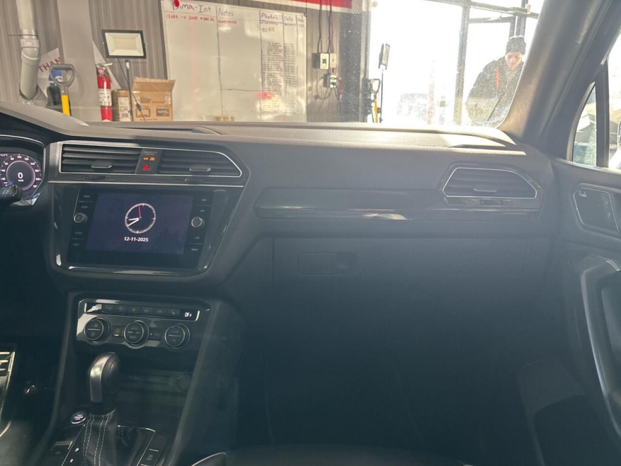 2021 Volkswagen Tiguan Highline R Line 4MOTION/Sunroof/NAVI/Leather/Drive Photo