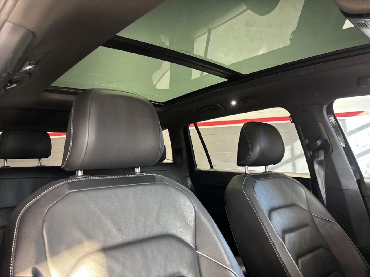 2021 Volkswagen Tiguan Highline R Line 4MOTION/Sunroof/NAVI/Leather/Drive Photo