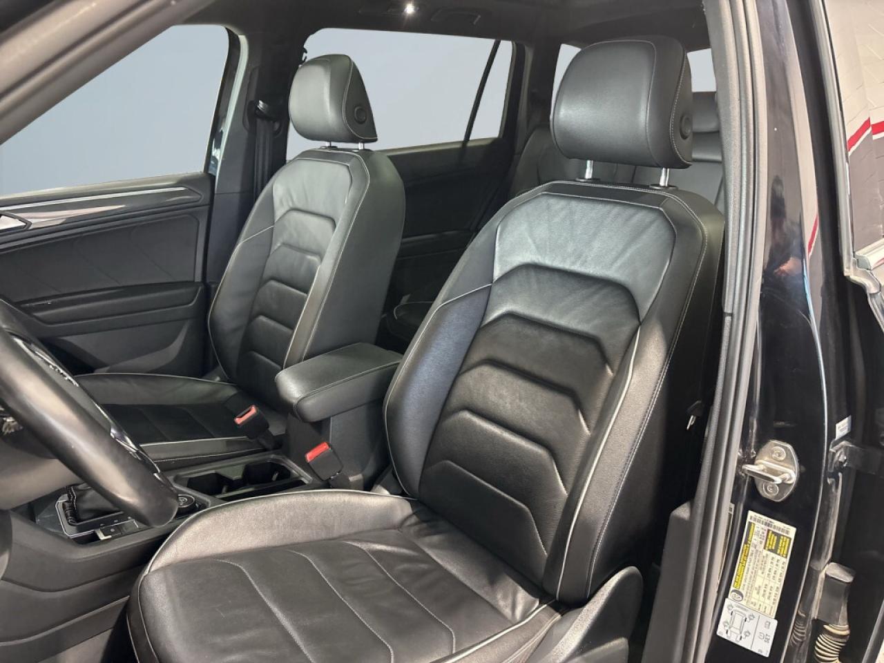 2021 Volkswagen Tiguan Highline R Line 4MOTION/Sunroof/NAVI/Leather/Drive Photo