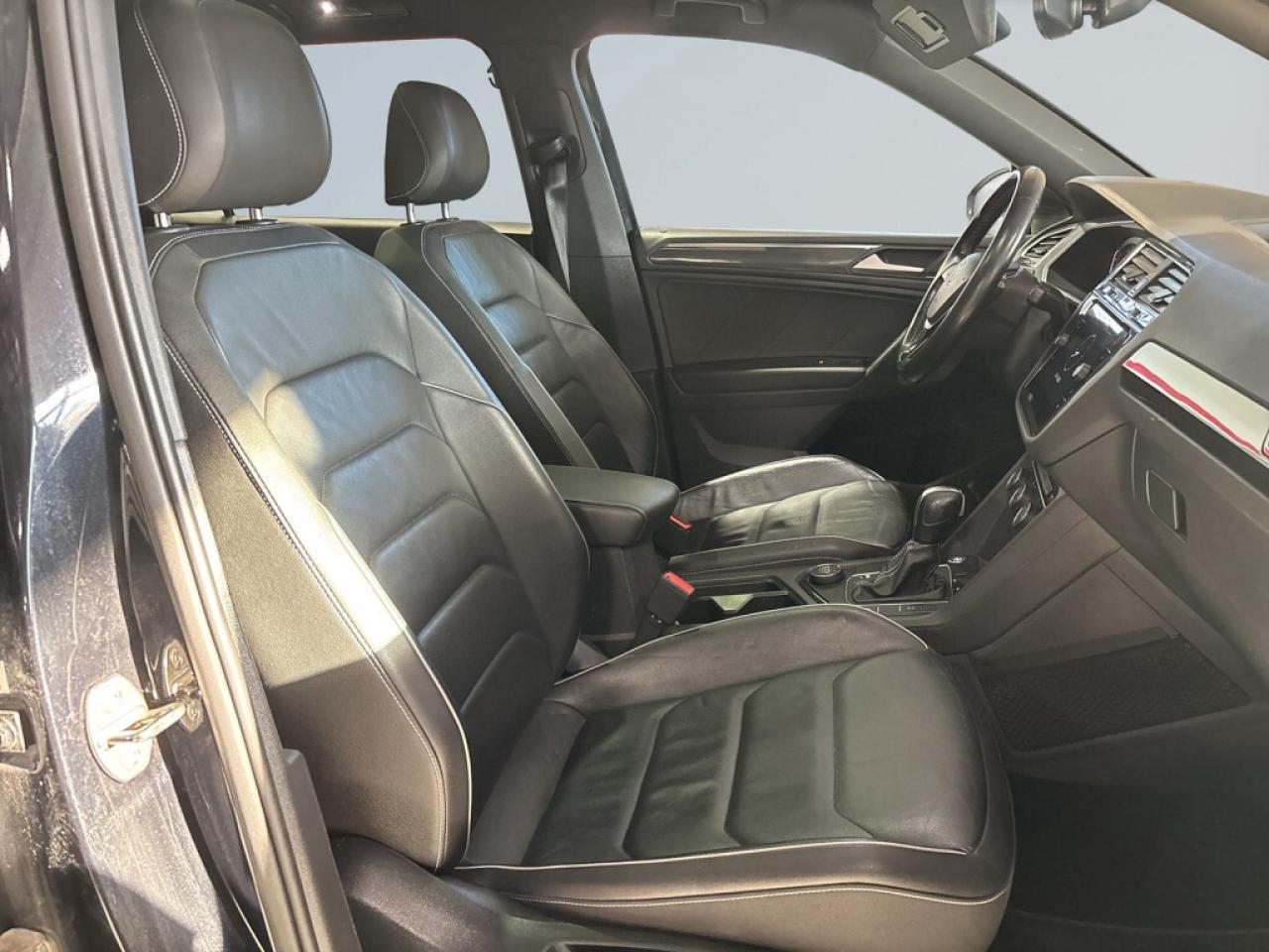 2021 Volkswagen Tiguan Highline R Line 4MOTION/Sunroof/NAVI/Leather/Drive Photo