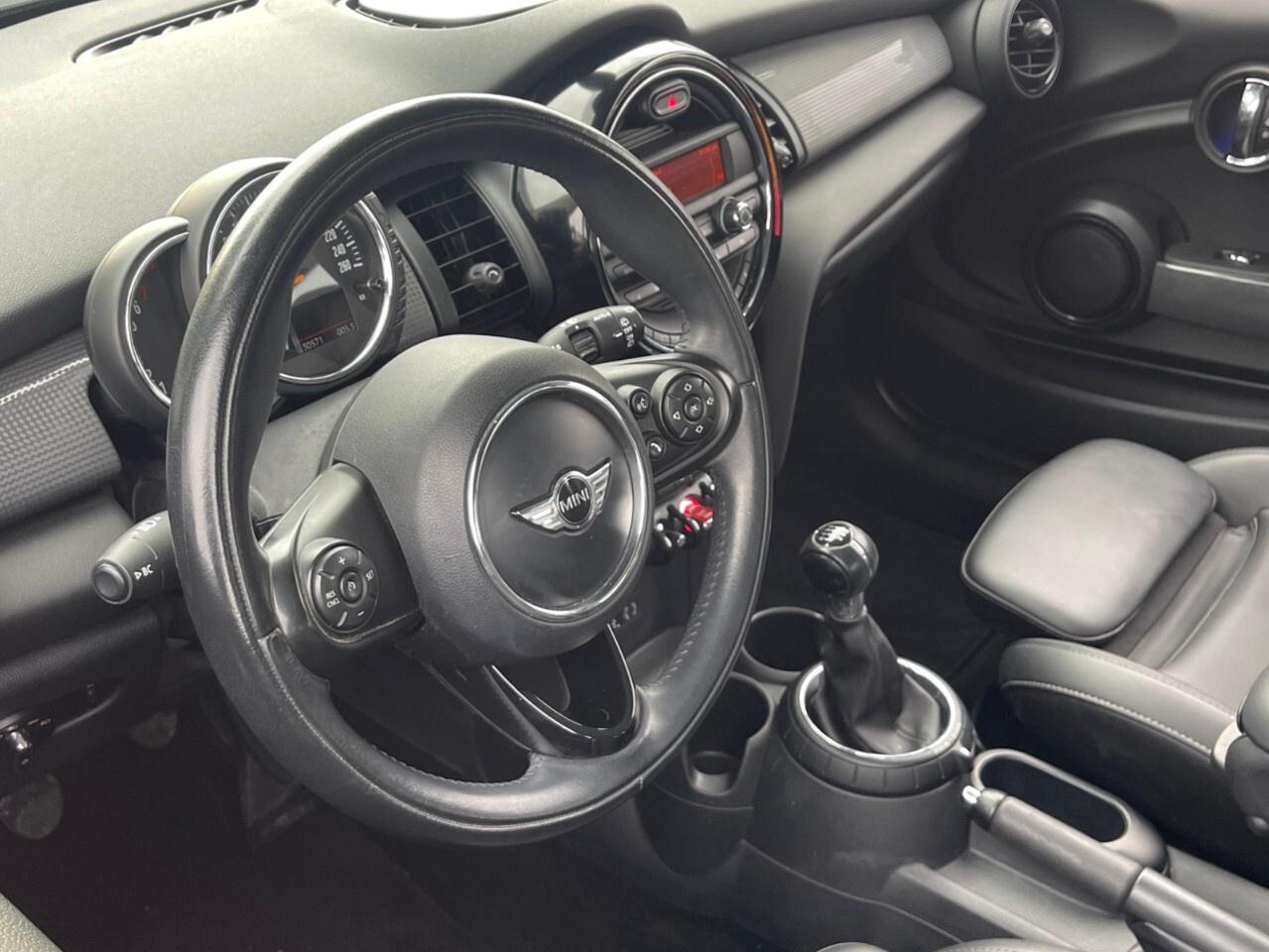 2016 MINI Cooper Hardtop 3dr HB 6spd/moonroof/heated seats /air conditionin Photo