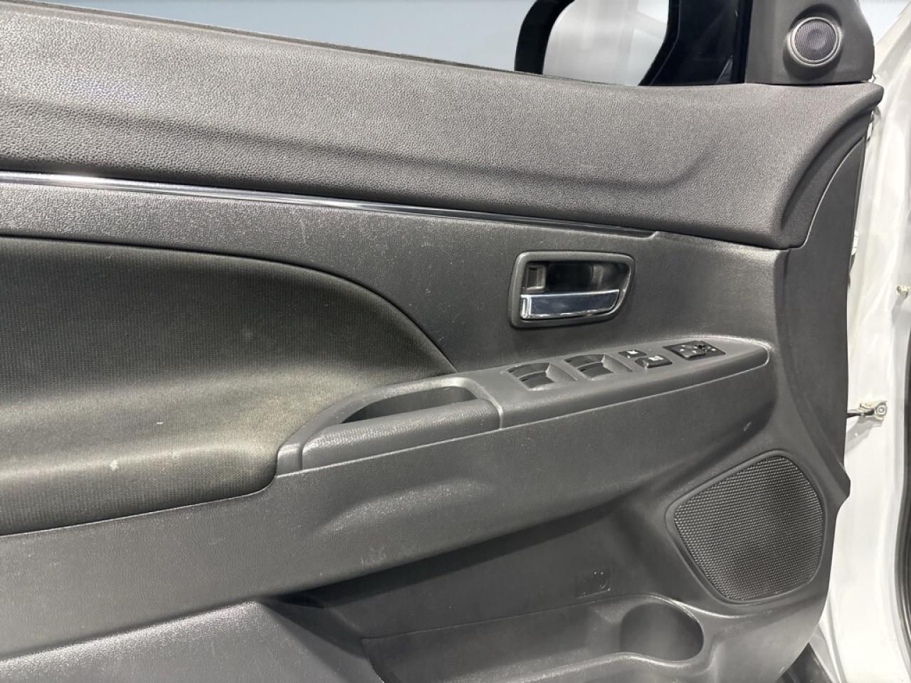 2022 Mitsubishi RVR SE AWD/Back Up Cam/Heated Seats/Clean Carfax/ Photo