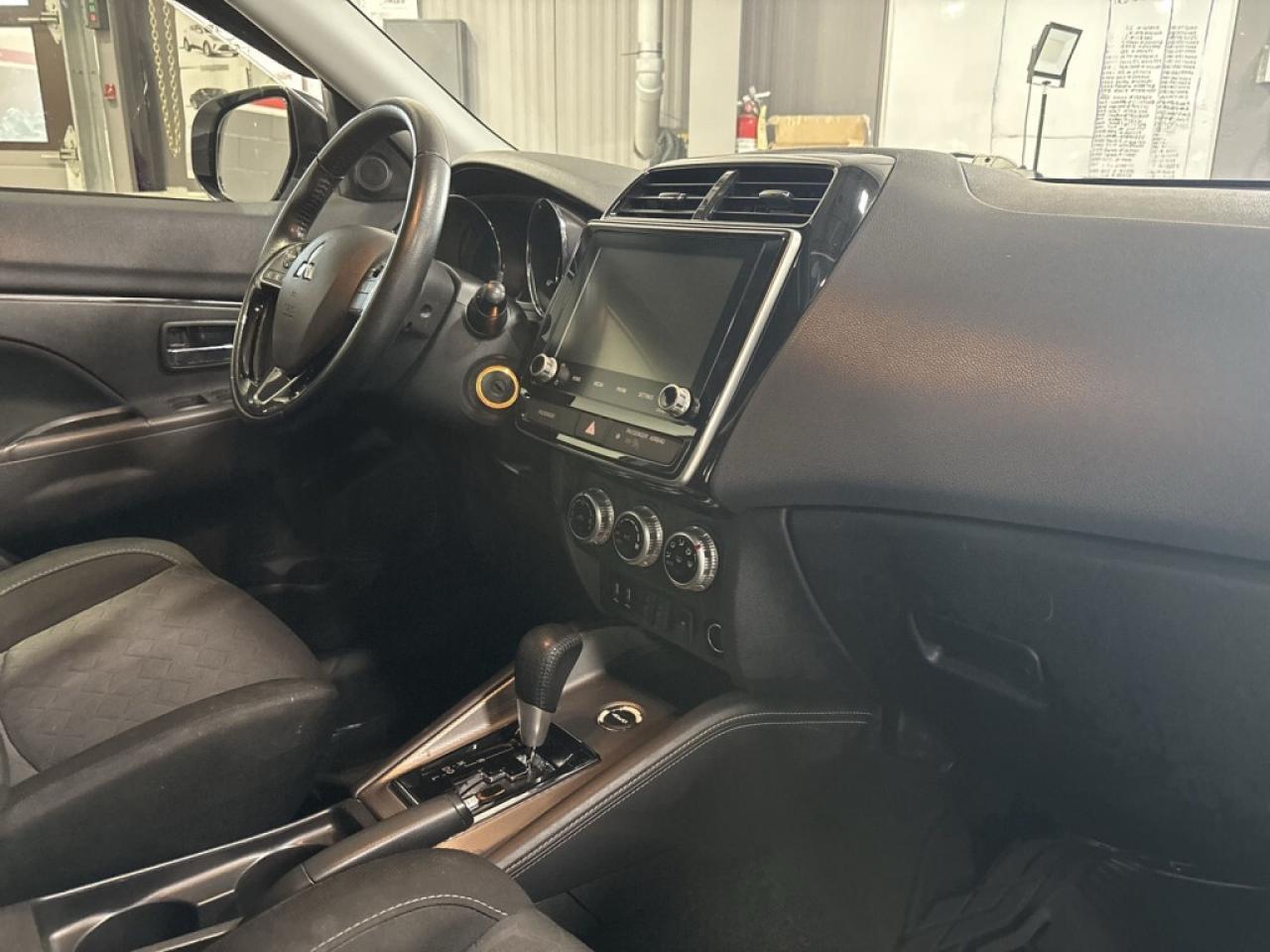 2022 Mitsubishi RVR SE AWD/Back Up Cam/Heated Seats/Clean Carfax/ Photo