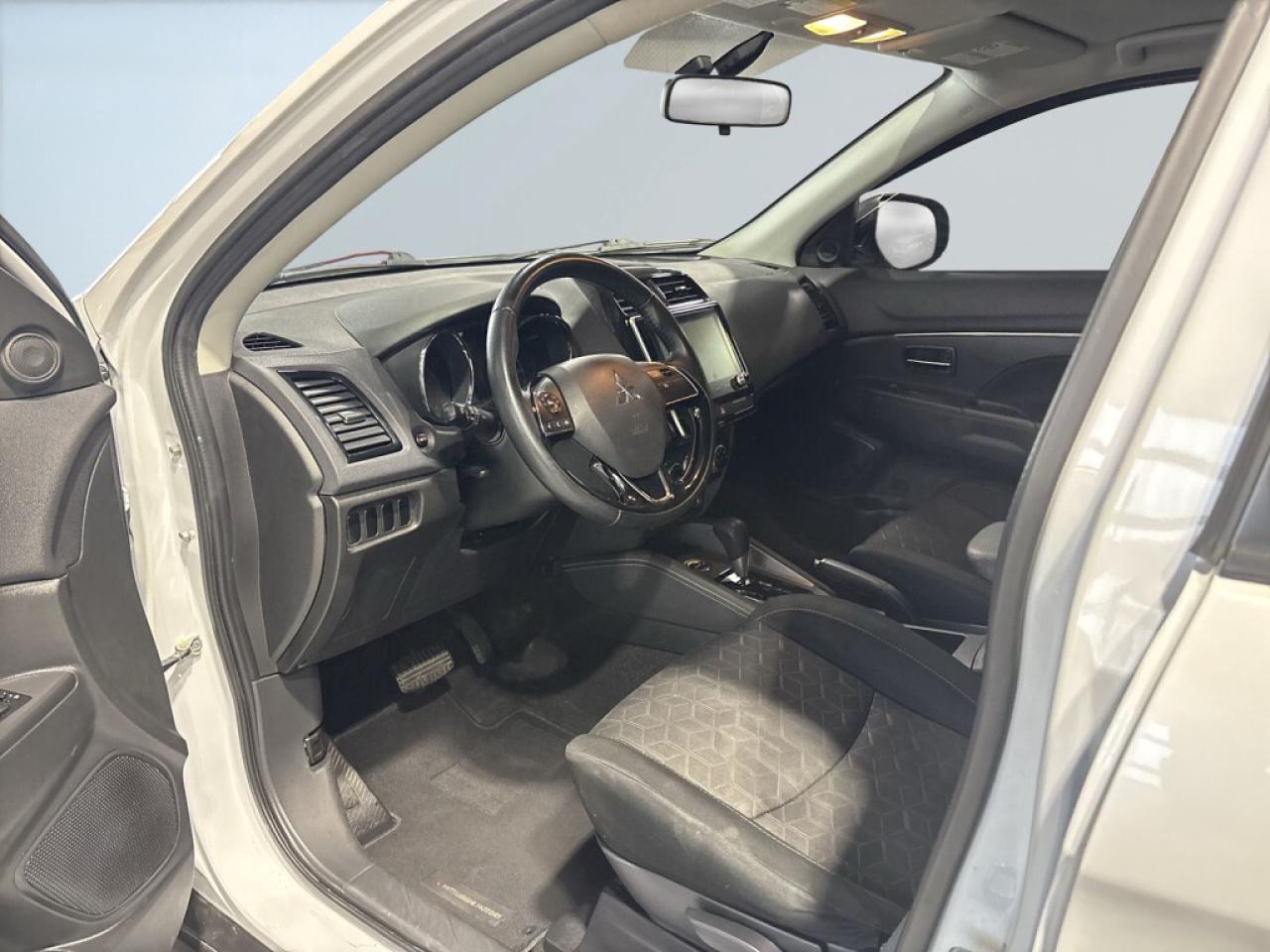 2022 Mitsubishi RVR SE AWD/Back Up Cam/Heated Seats/Clean Carfax/ Photo