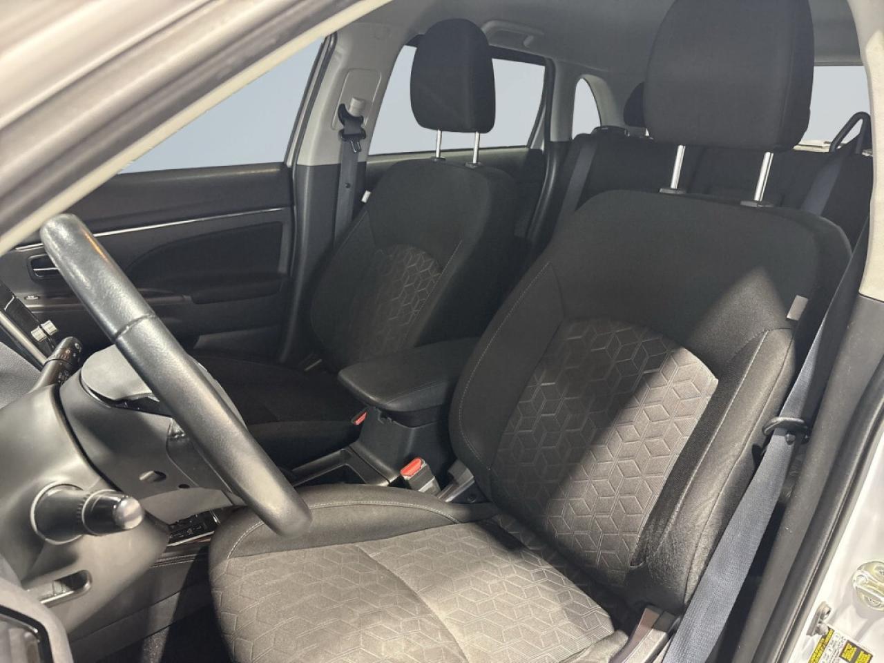 2022 Mitsubishi RVR SE AWD/Back Up Cam/Heated Seats/Clean Carfax/ Photo