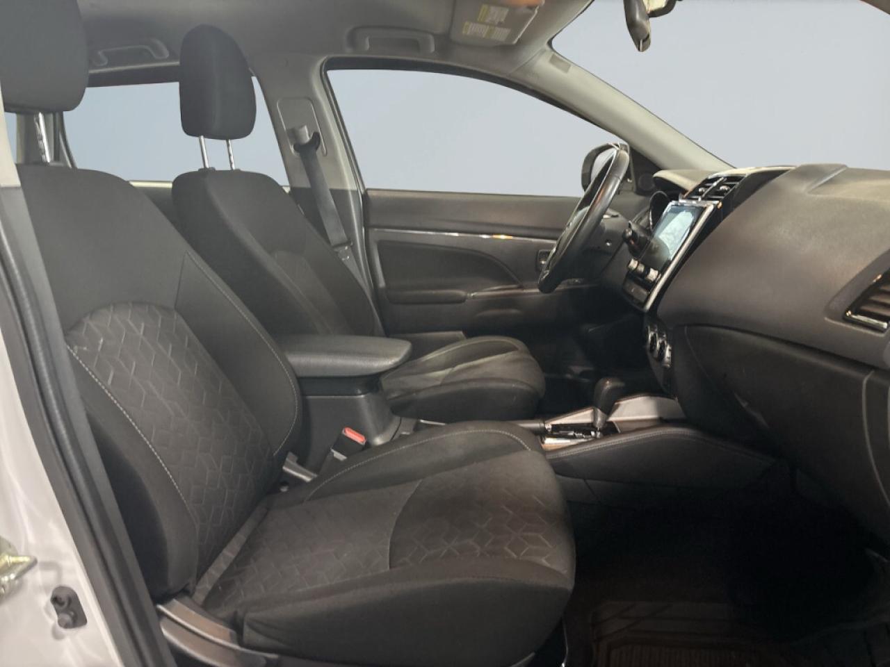 2022 Mitsubishi RVR SE AWD/Back Up Cam/Heated Seats/Clean Carfax/ Photo