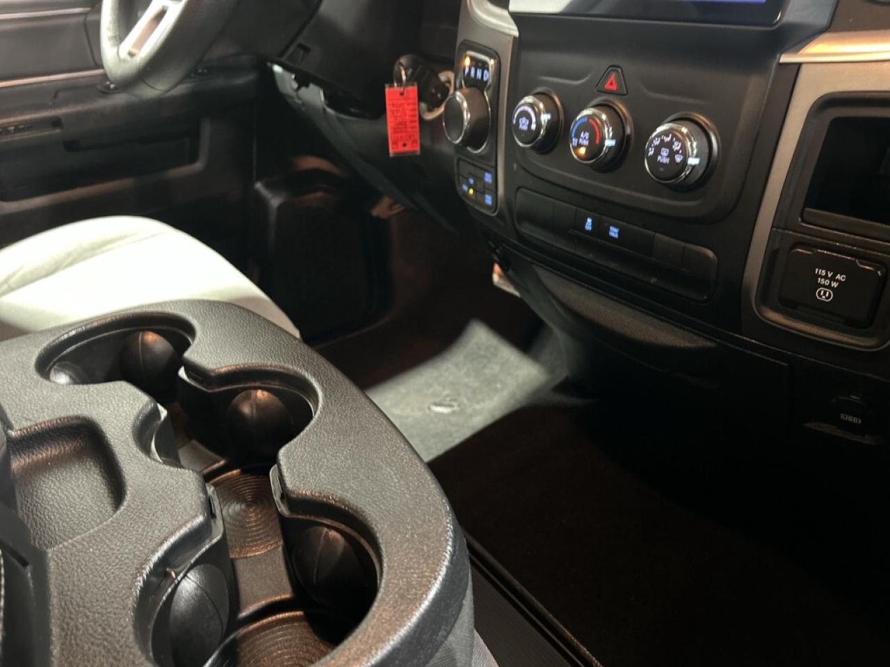 2023 RAM 1500 SLT/ HEMI V8 Express PKG/Big Screen NAVI/Android C Photo