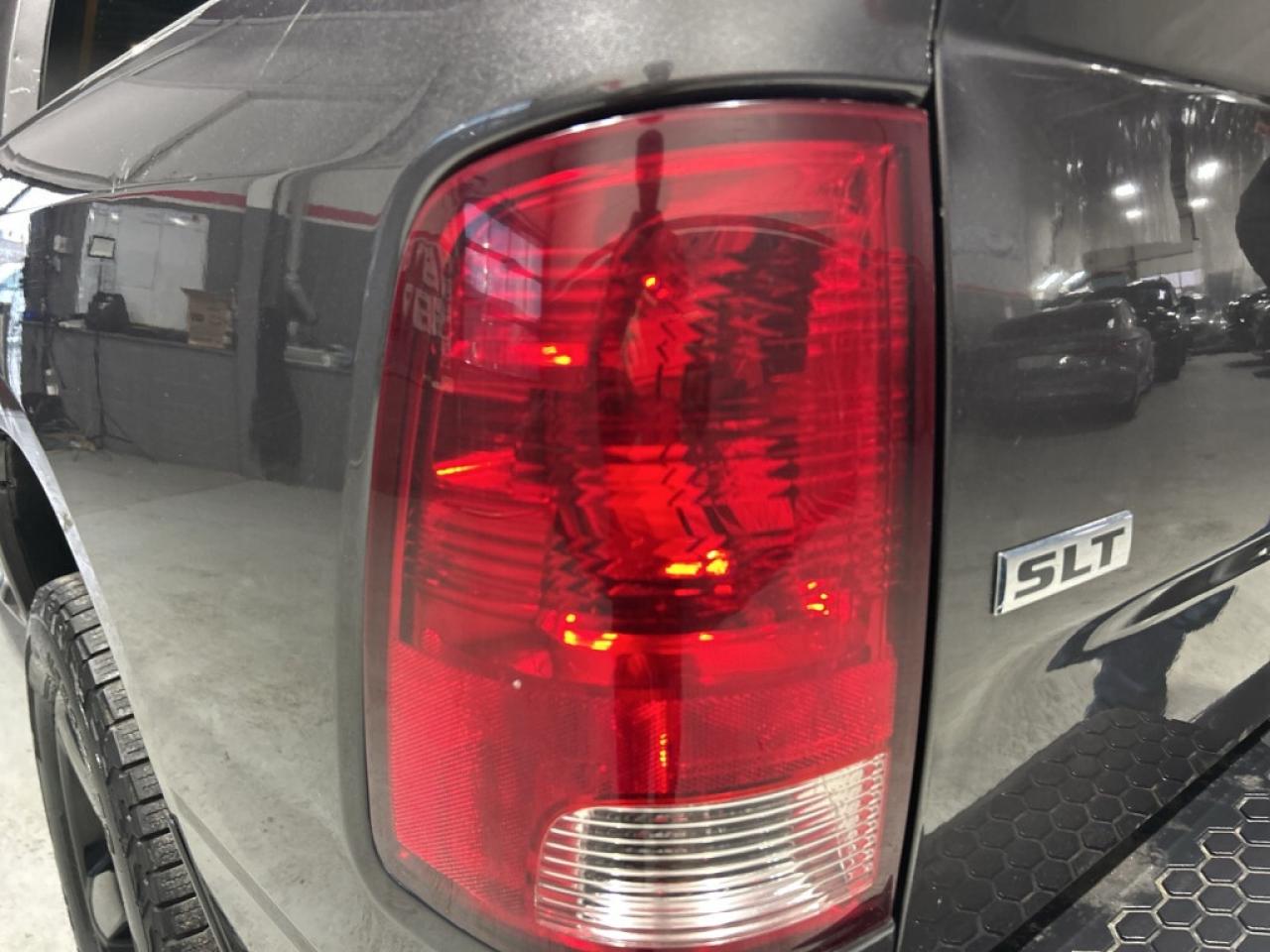 2023 RAM 1500 SLT/ HEMI V8 Express PKG/Big Screen NAVI/Android C Photo