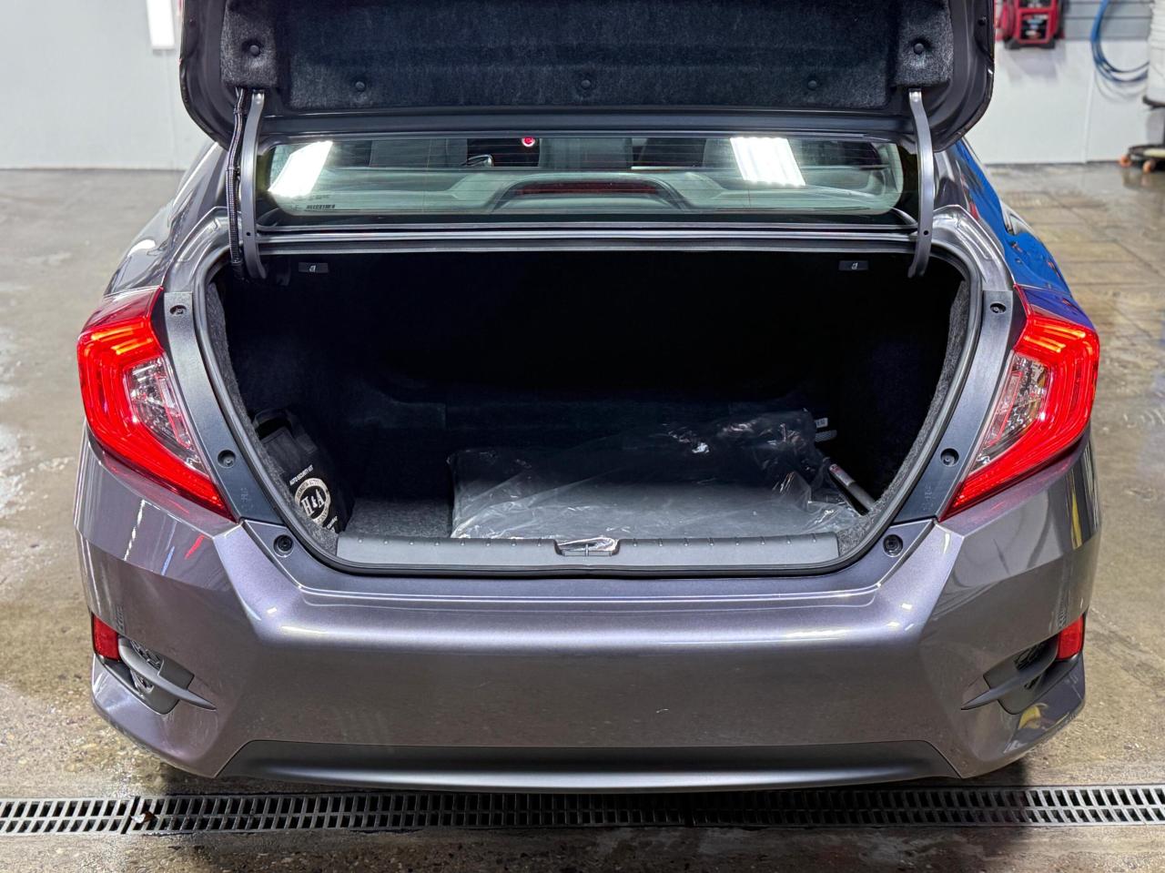 2018 Honda Civic EX    SUNROOF   LOW KM   HEATED FRONT SEATS Photo