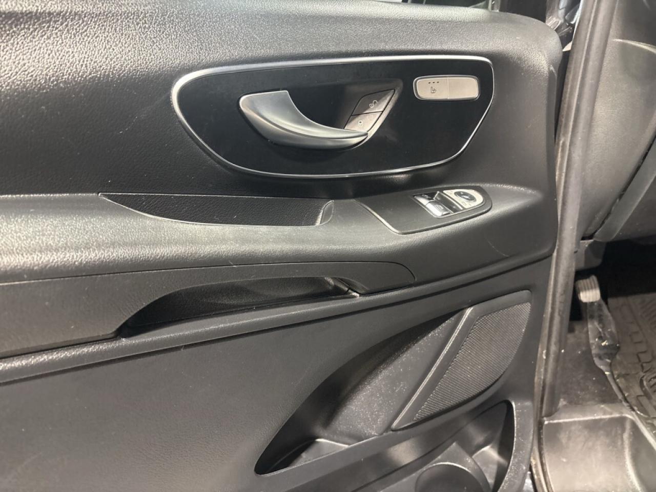 2020 Mercedes-Benz Metris Passenger Van Clean Carfax/ 8 Seater/Leather/Back up Cam/Lane As Photo